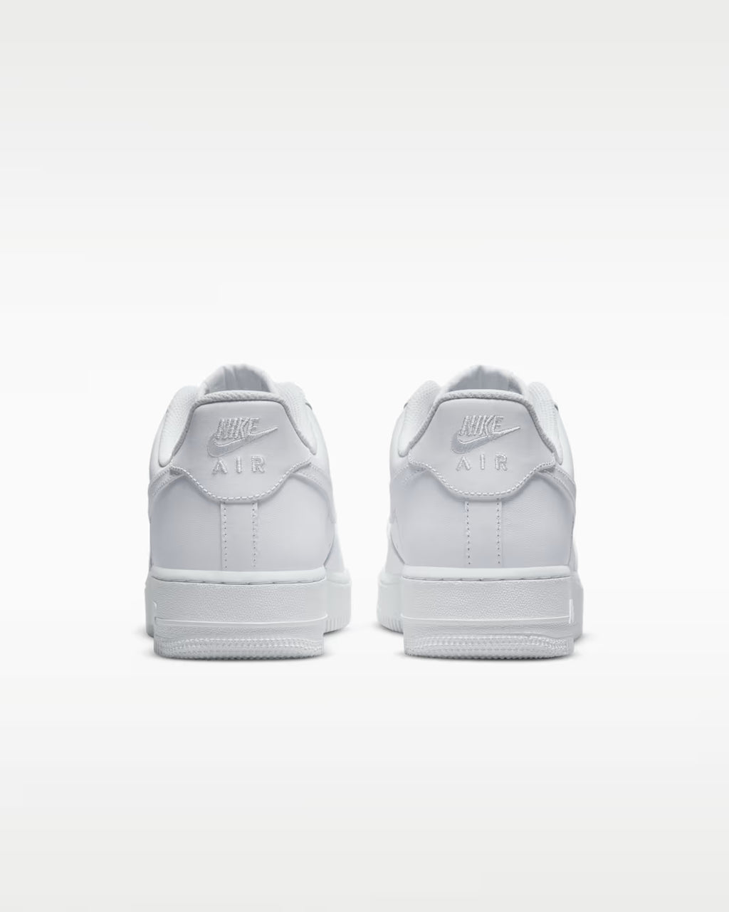 Nike Air Force 1 07 White pair, heel view