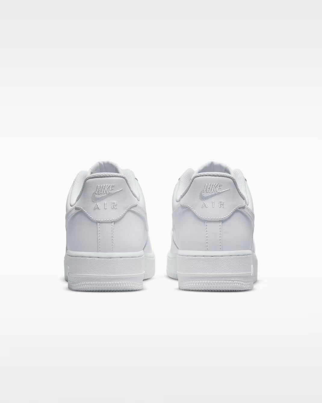 Nike Air Force 1 07 White pair, heel view