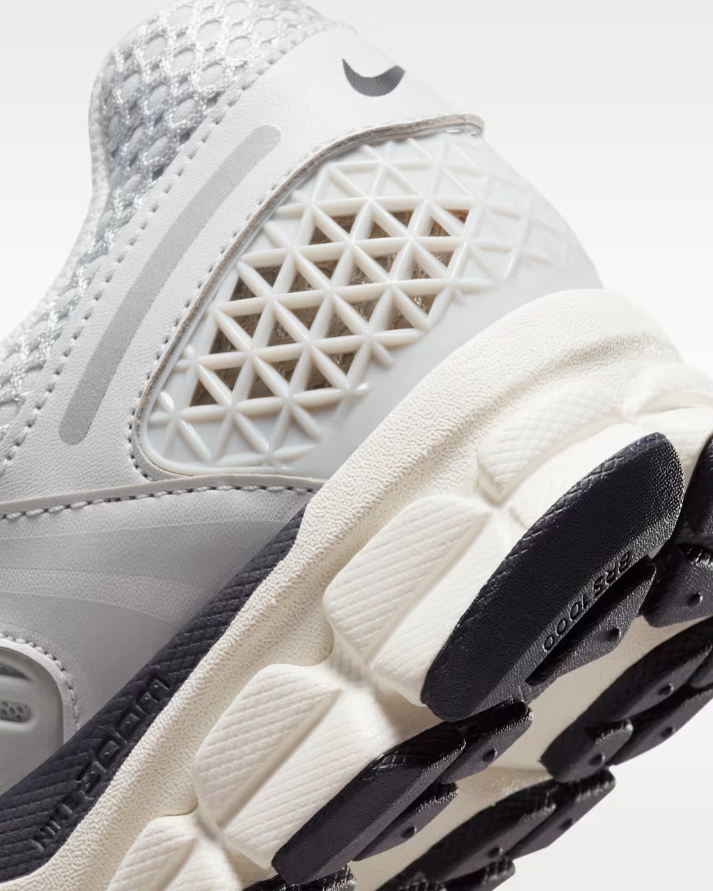 Nike Vomero 5 | Photon Dust