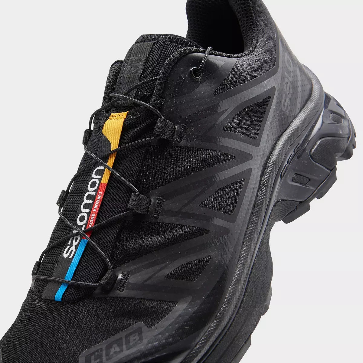 Salomon XT 6 Black Phantom Quicklace toggle detail